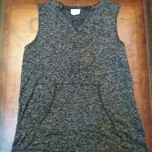 Workout tank top with hood and pockets